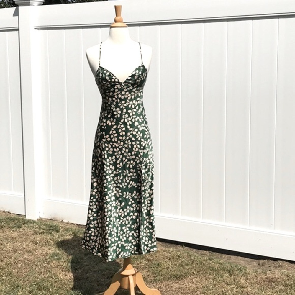 NWT Hello Molly Green and Tan Leaf Printed Strap Maxi Dress Size 4